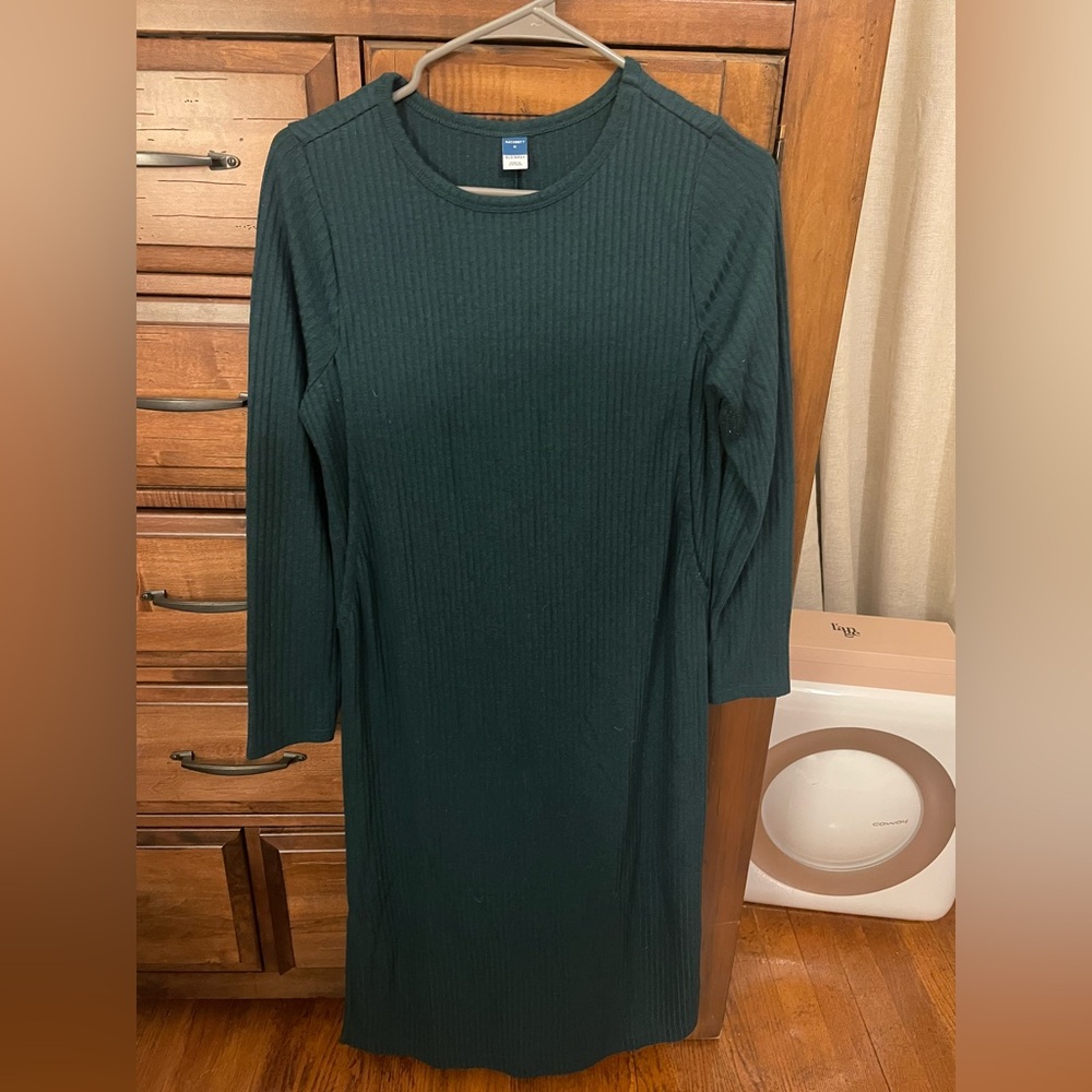 Old Navy ribbed long sleeve green maternity and nursing midi dress, medium
